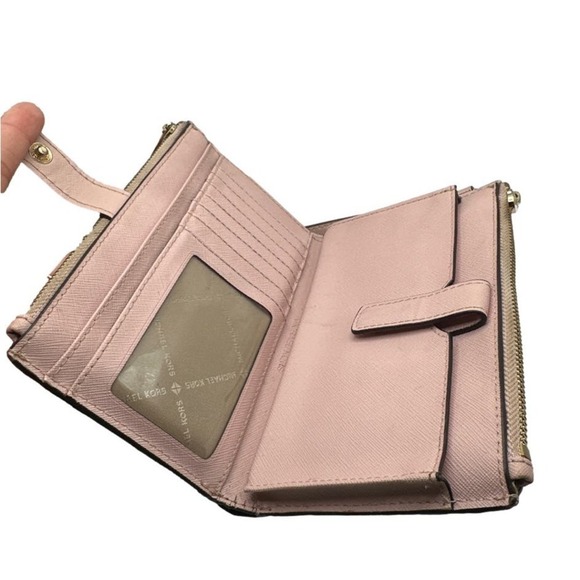 MICHAEL KORS Pink Blush Wallet w/ Phone Holder - Picture 9 of 12